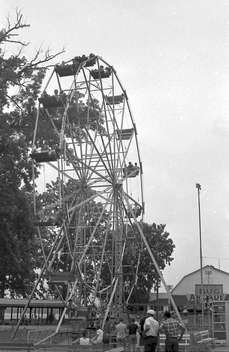 Lake Lansing Amusement Park Lansing MI - WaterWinterWonderland.com - A