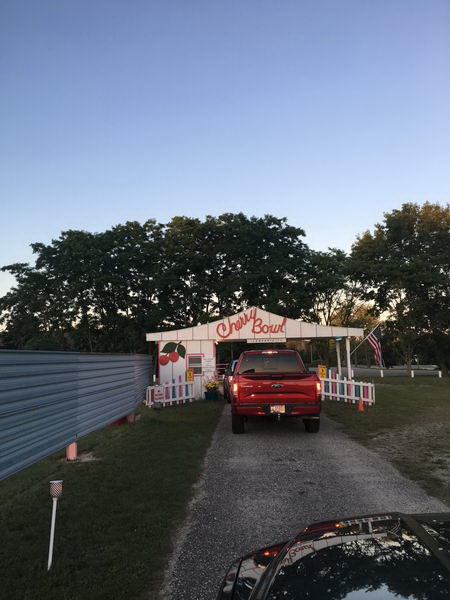 are dogs allowed at the cherry bowl drive in