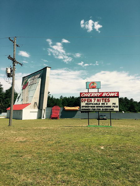 are dogs allowed at the cherry bowl drive in