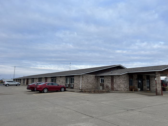 Brass Bell Motel & Restaurant (Oyo Hotel) Chesaning MI - WaterWinterWo