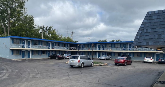 Hotel Cass Lake (Motel Savoy, McGuire's) Waterford MI - WaterWinterWon