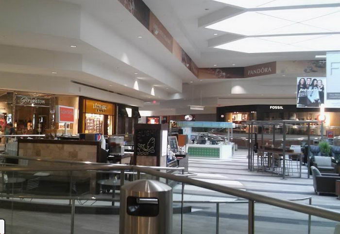 File:Von Maur store Briarwood mall.JPG - Wikipedia