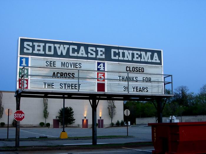 Showcase Cinemas Pontiac 1-5 Bloomfield Hills MI - WaterWinterWonderla