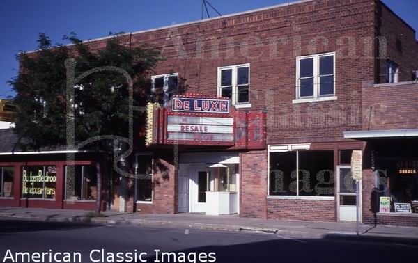 Deluxe Theatre Imlay City MI - WaterWinterWonderland.com - Movie Theat