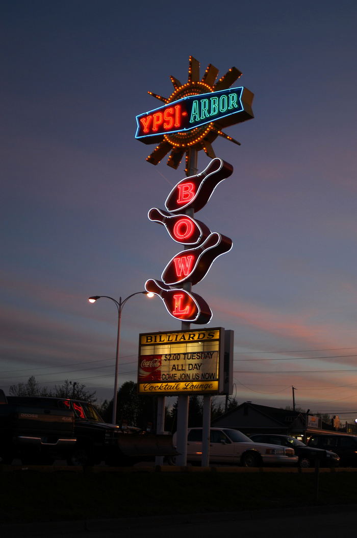 Ypsi-Arbor Lanes Ypsilanti MI - WaterWinterWonderland.com - Sports Ven