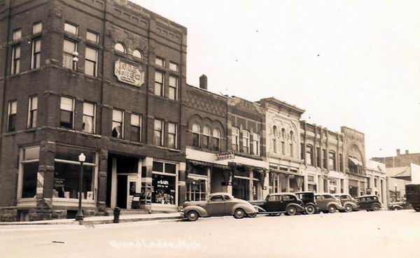 Downtown Views of Michigan Cities and Towns